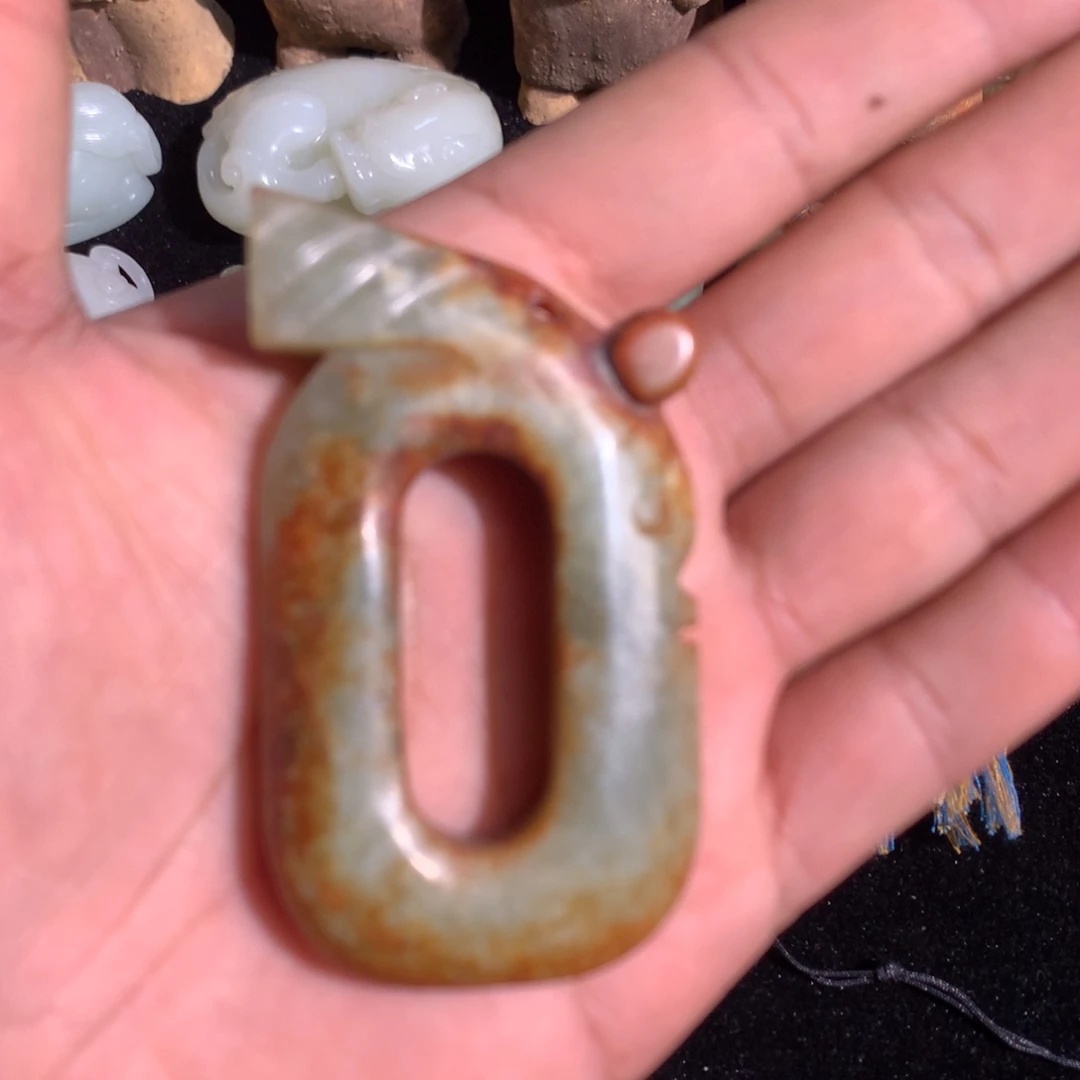 透闪石质玉未镶嵌颈饰