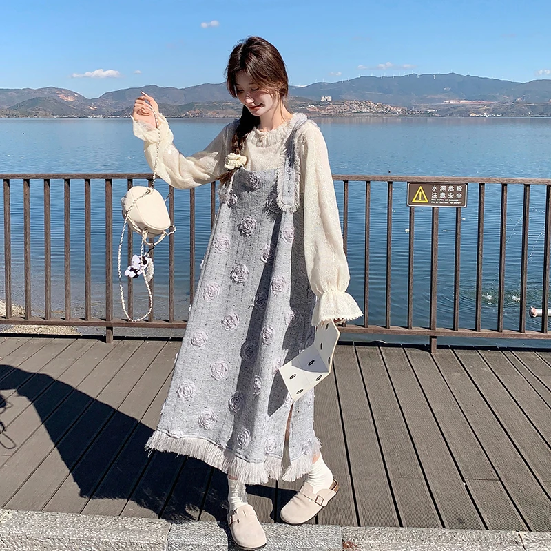 法式米色蕾丝上衣＋灰色立体花朵背带裙女2025春季甜美长裙两件套