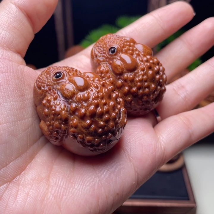 把件橄榄核金蟾手球3.5