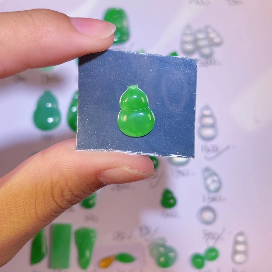 翡翠未镶嵌颈饰裸石