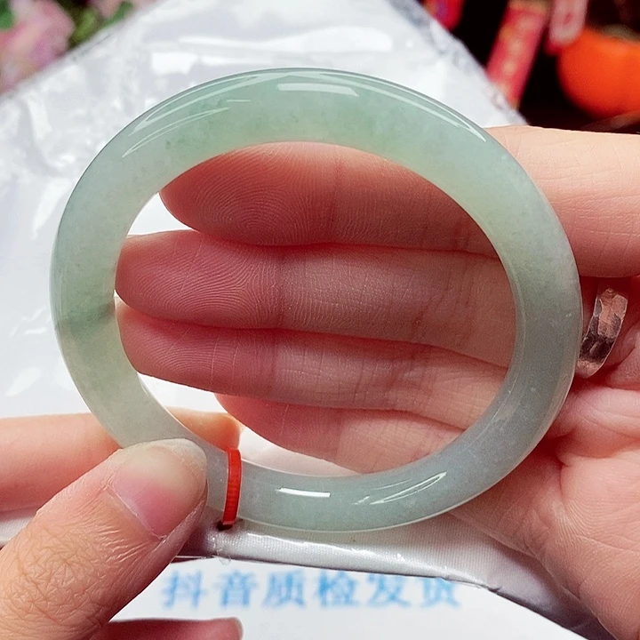 翡翠手镯未镶嵌55圈