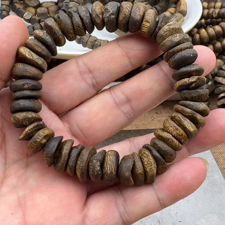 红***滚沉香手串乌身手串17克加