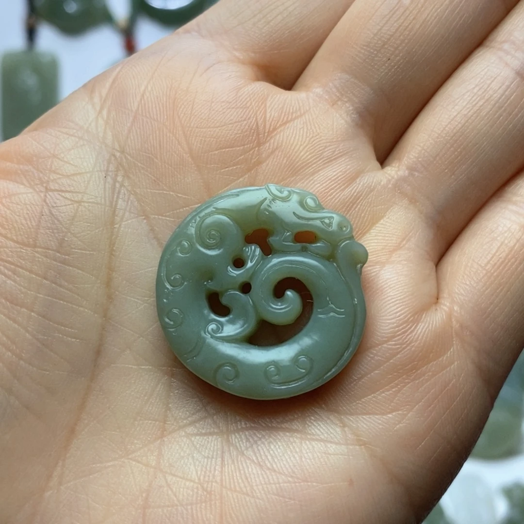 和田玉颈饰未镶嵌龙扣