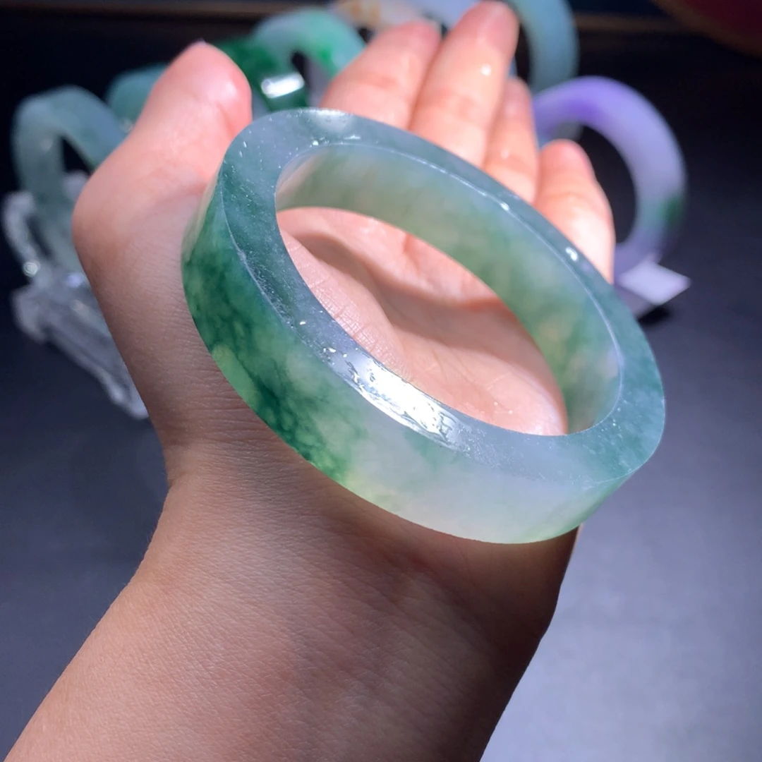 未镶嵌翡翠手镯定制翡翠