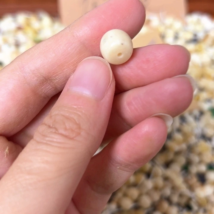 蜜蜡未镶嵌裸石10mm一个