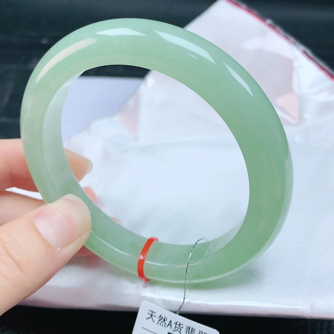 翡翠手镯未镶嵌59圈