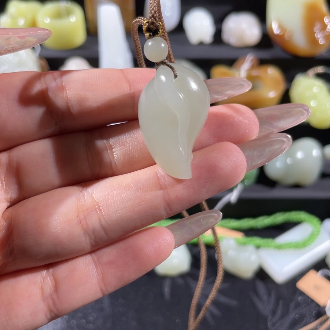 贝***贝颈饰未镶嵌和田玉
