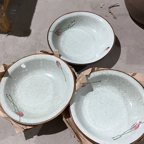 微瑕，不能明火，口径22高度5，3个深盘