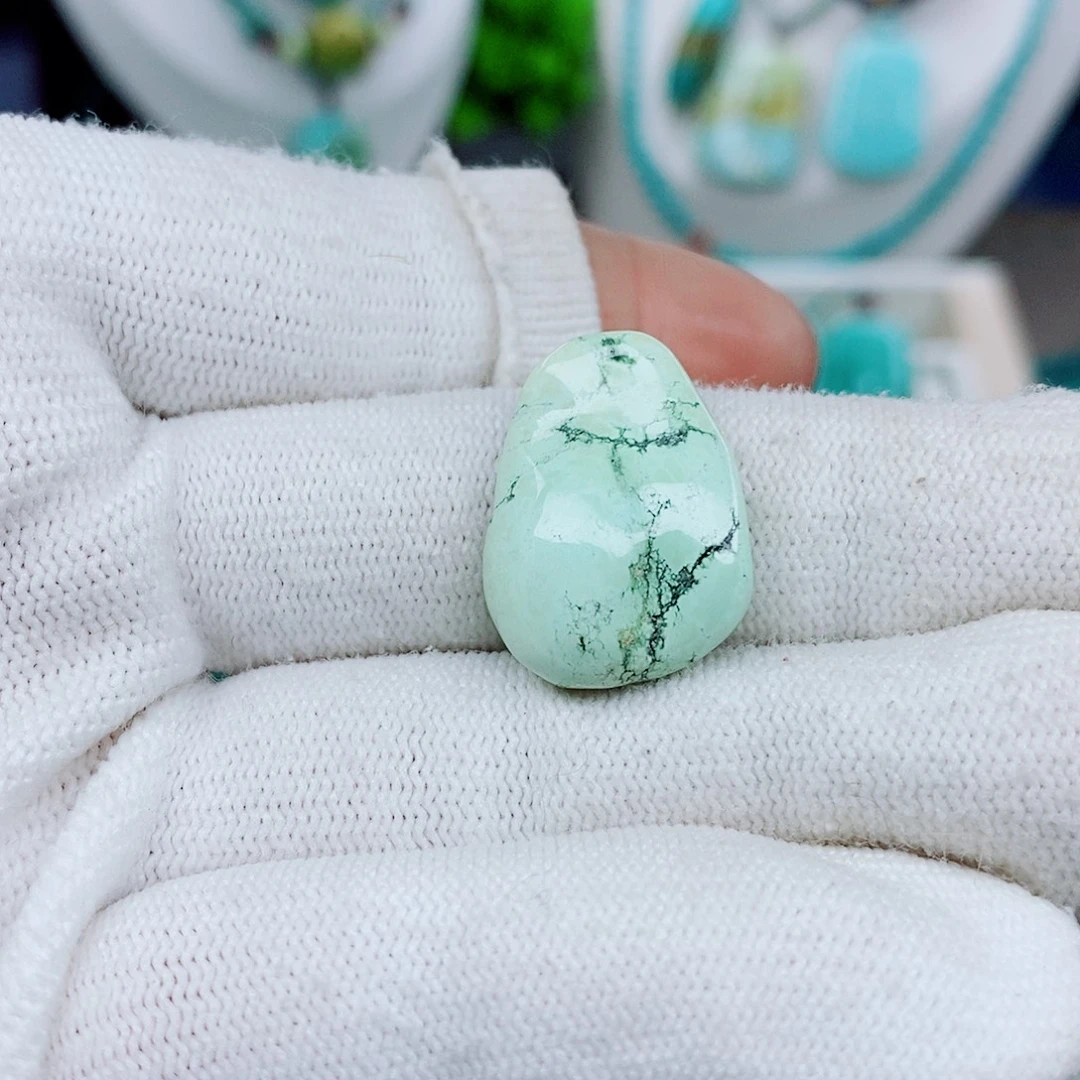 绿松石未镶嵌颈饰