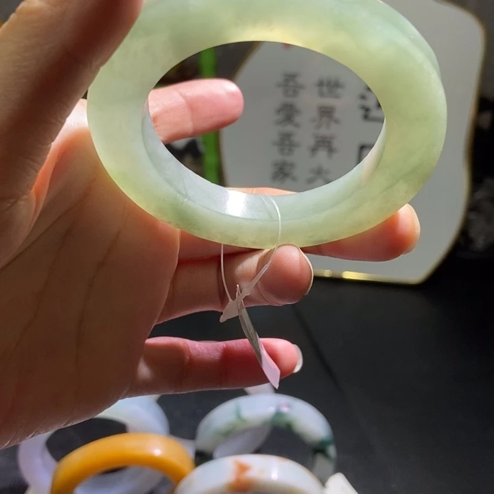 定制翡翠未镶嵌翡翠手镯