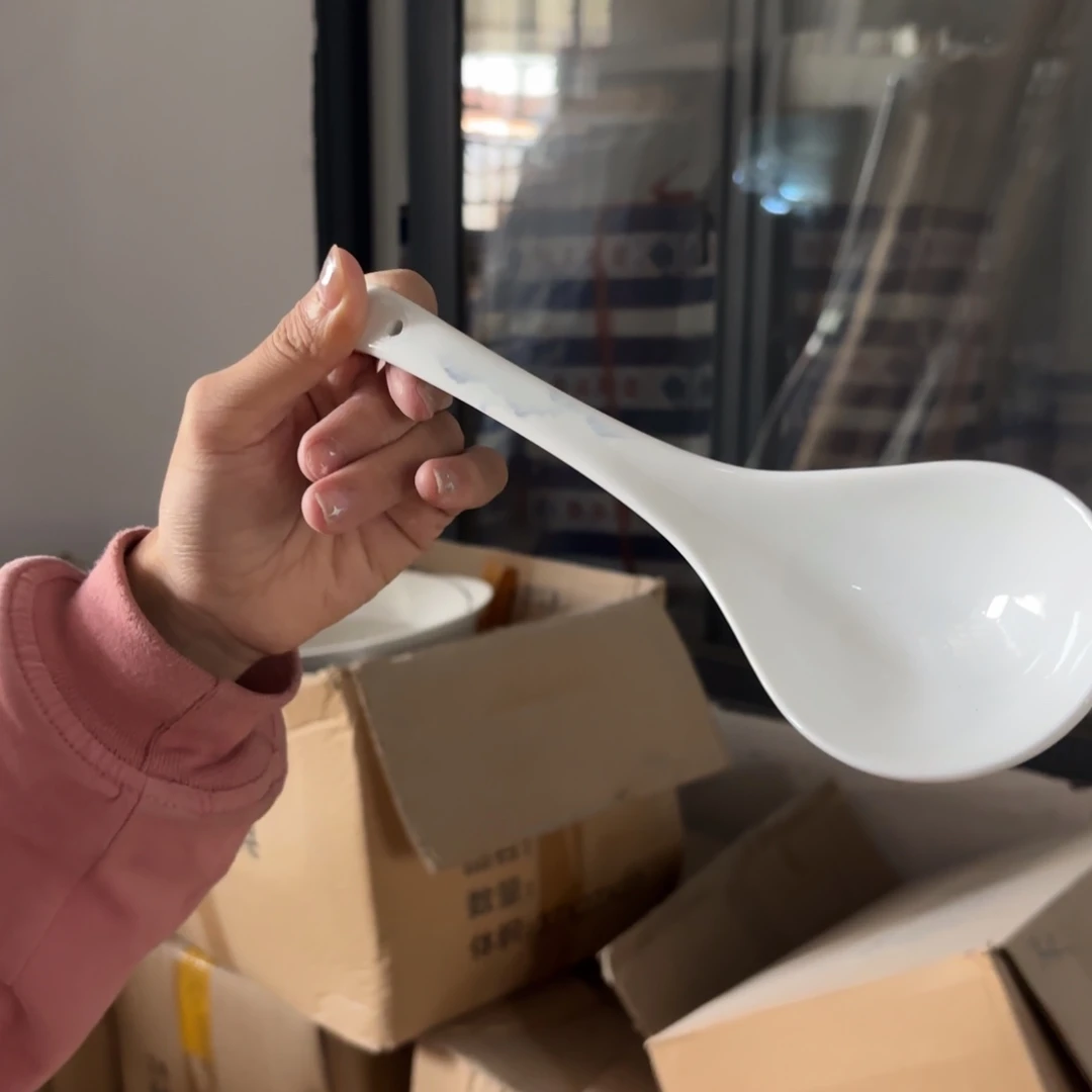 白瓷带山水画大汤勺2只微瑕