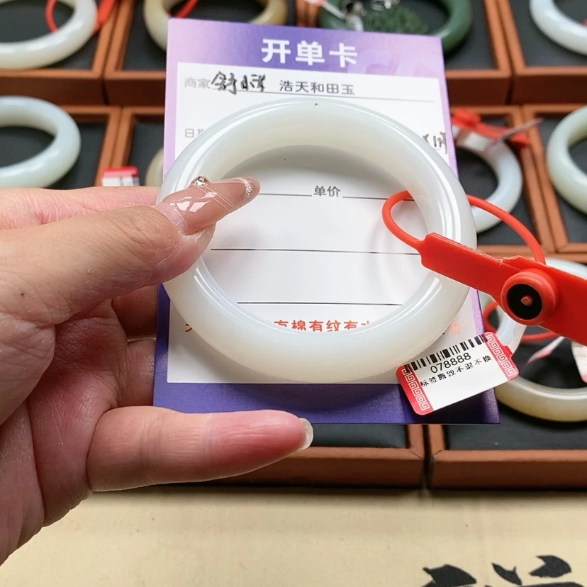 【闪购商品】未镶嵌手镯和田玉舒*米