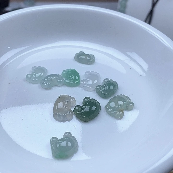翡翠未镶嵌吊坠(不含链)一个35
