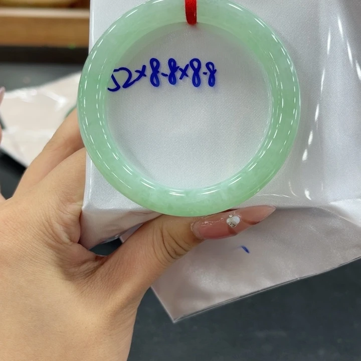 翡翠手镯未镶嵌翡翠