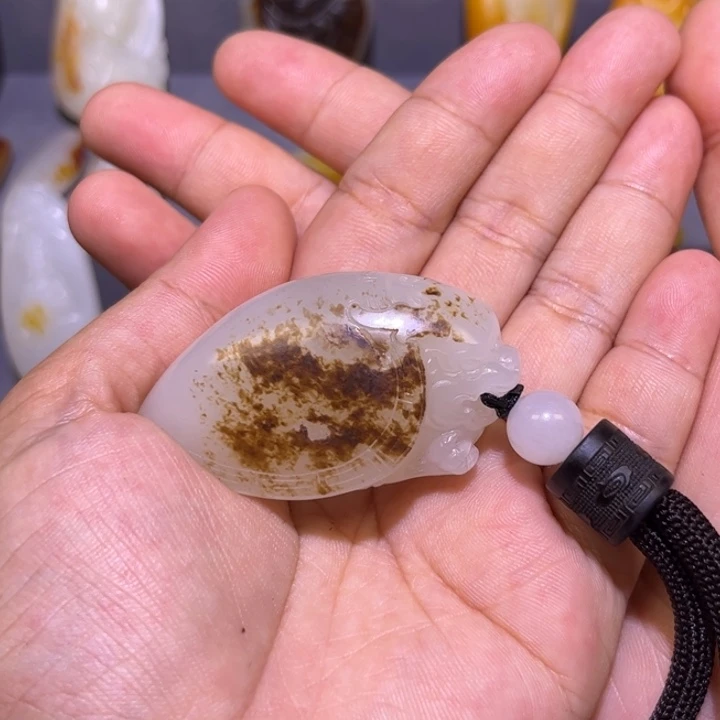 恒***鑫和田玉未镶嵌颈饰