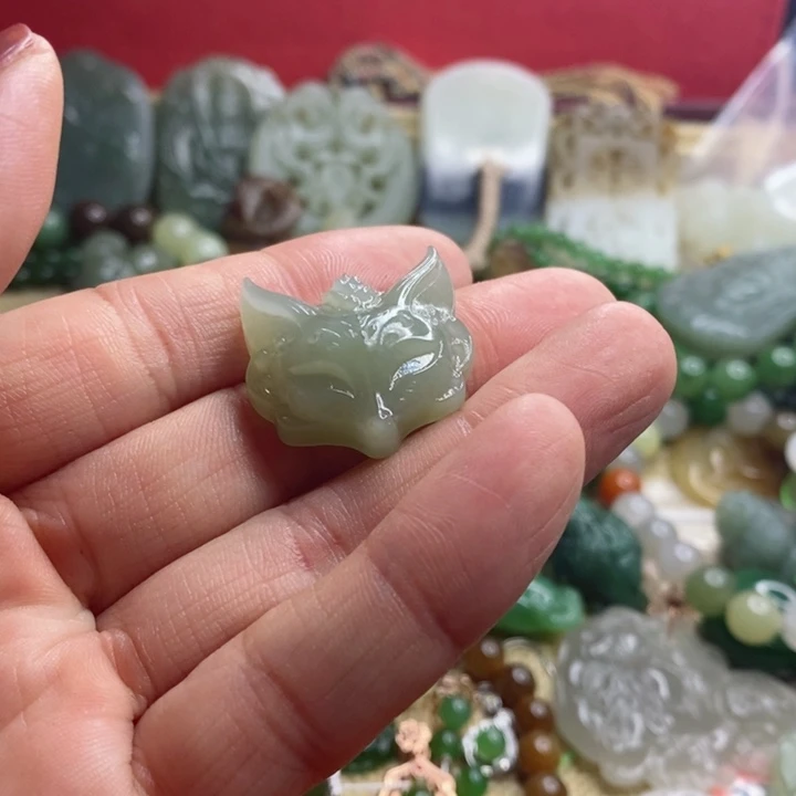 和田玉吊坠未镶嵌恍**惚