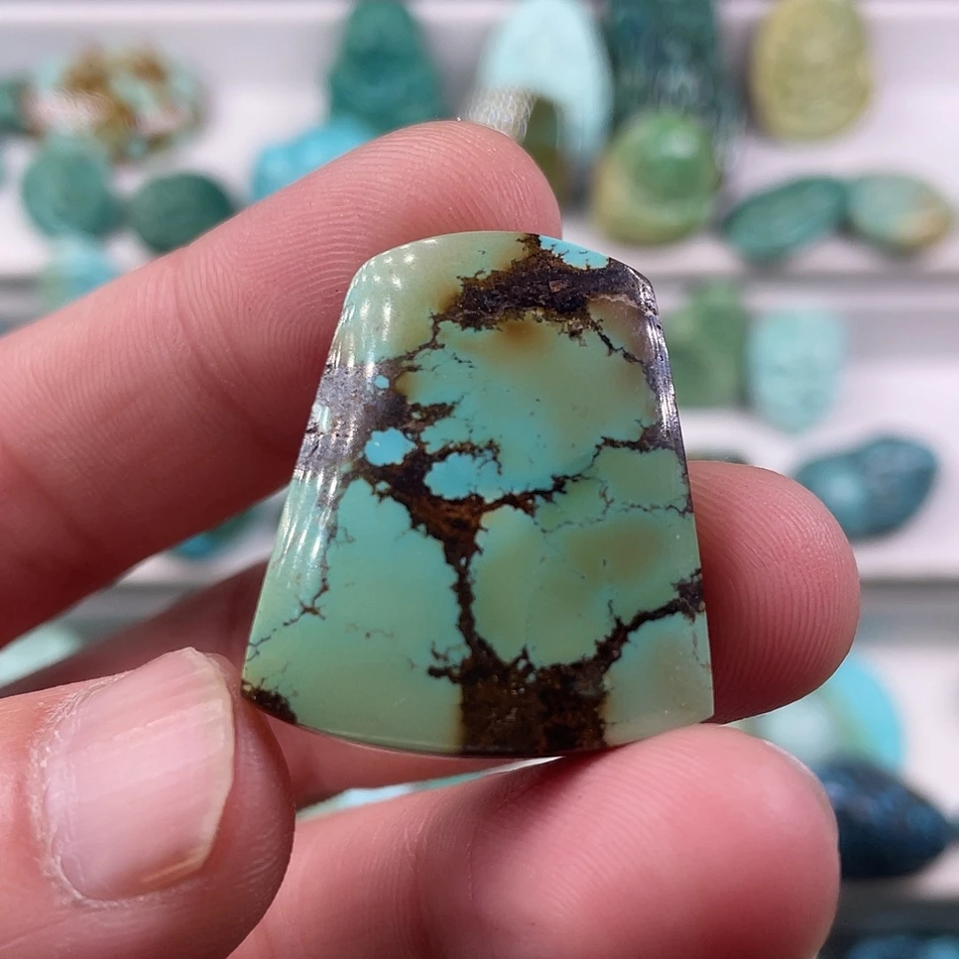 绿松石未镶嵌颈饰