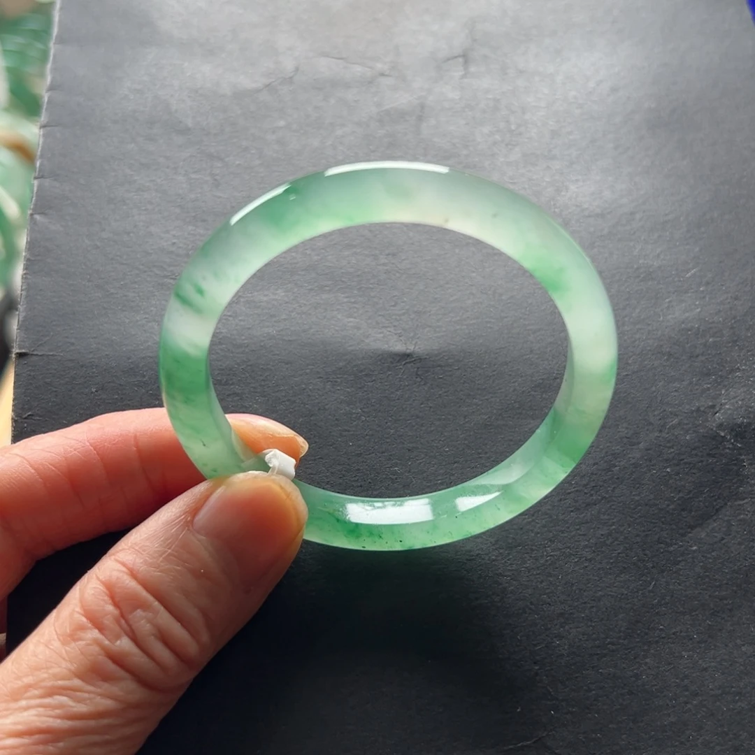 石英质玉（非洲翠）未镶嵌手镯