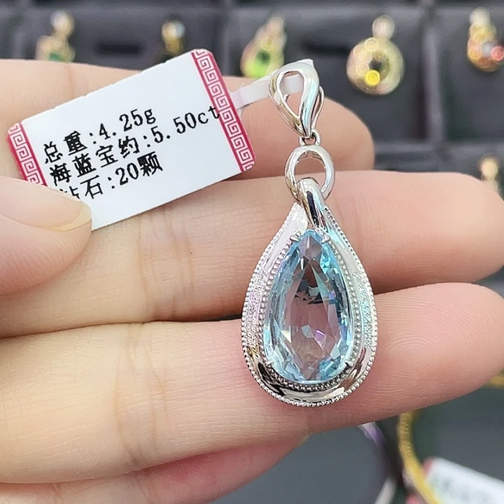 18K金镶嵌颈饰海蓝宝石5.50克拉