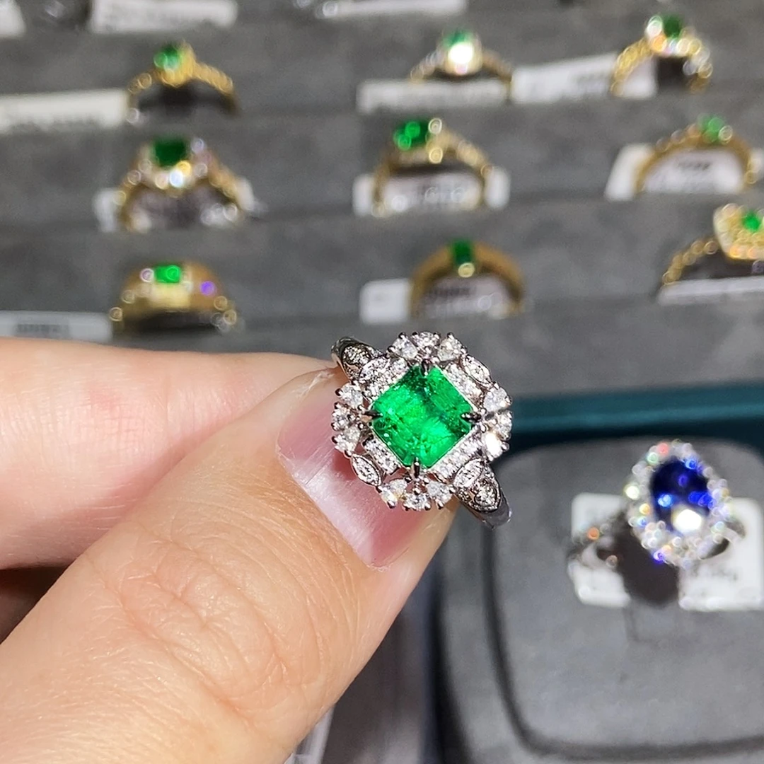 18K金镶嵌戒指祖母绿1.33克拉