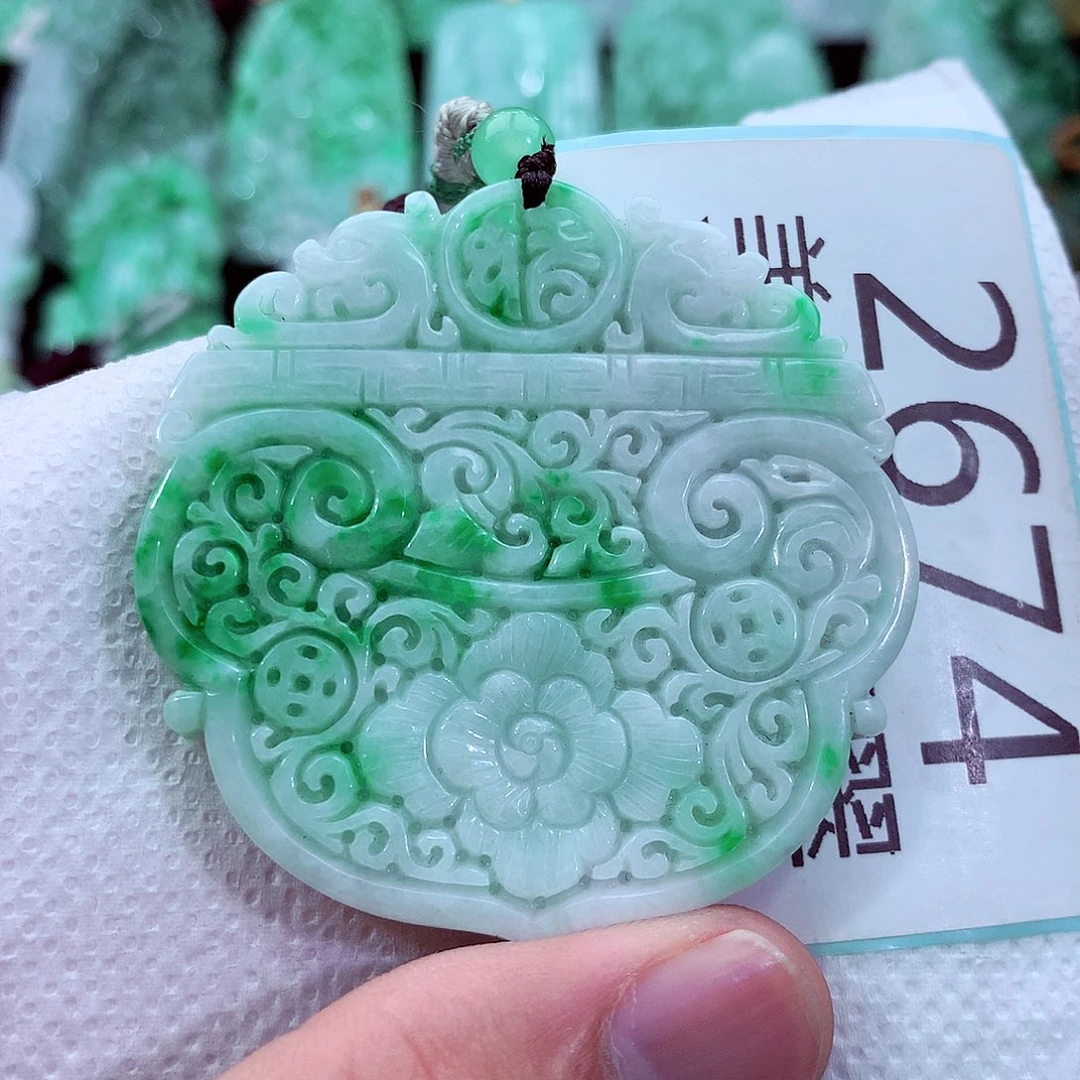 吊坠(不含链)未镶嵌翡翠