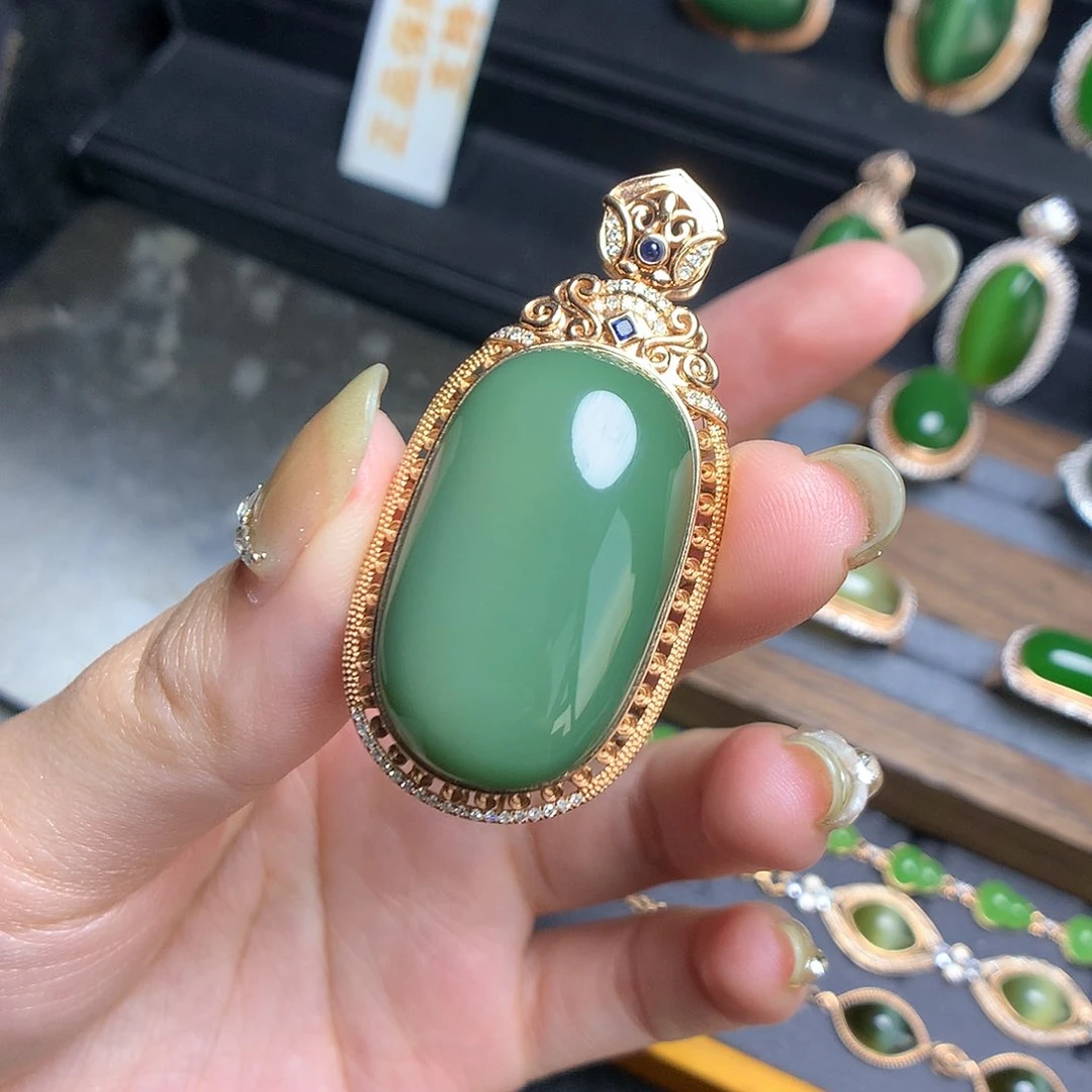 和田玉首饰18K金镶嵌