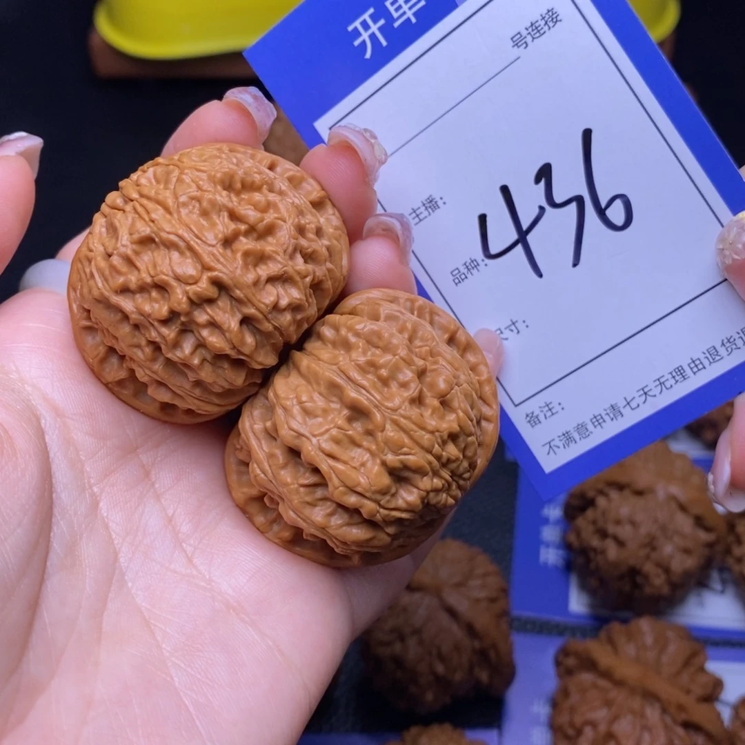 文玩核桃把件4.3闷白436