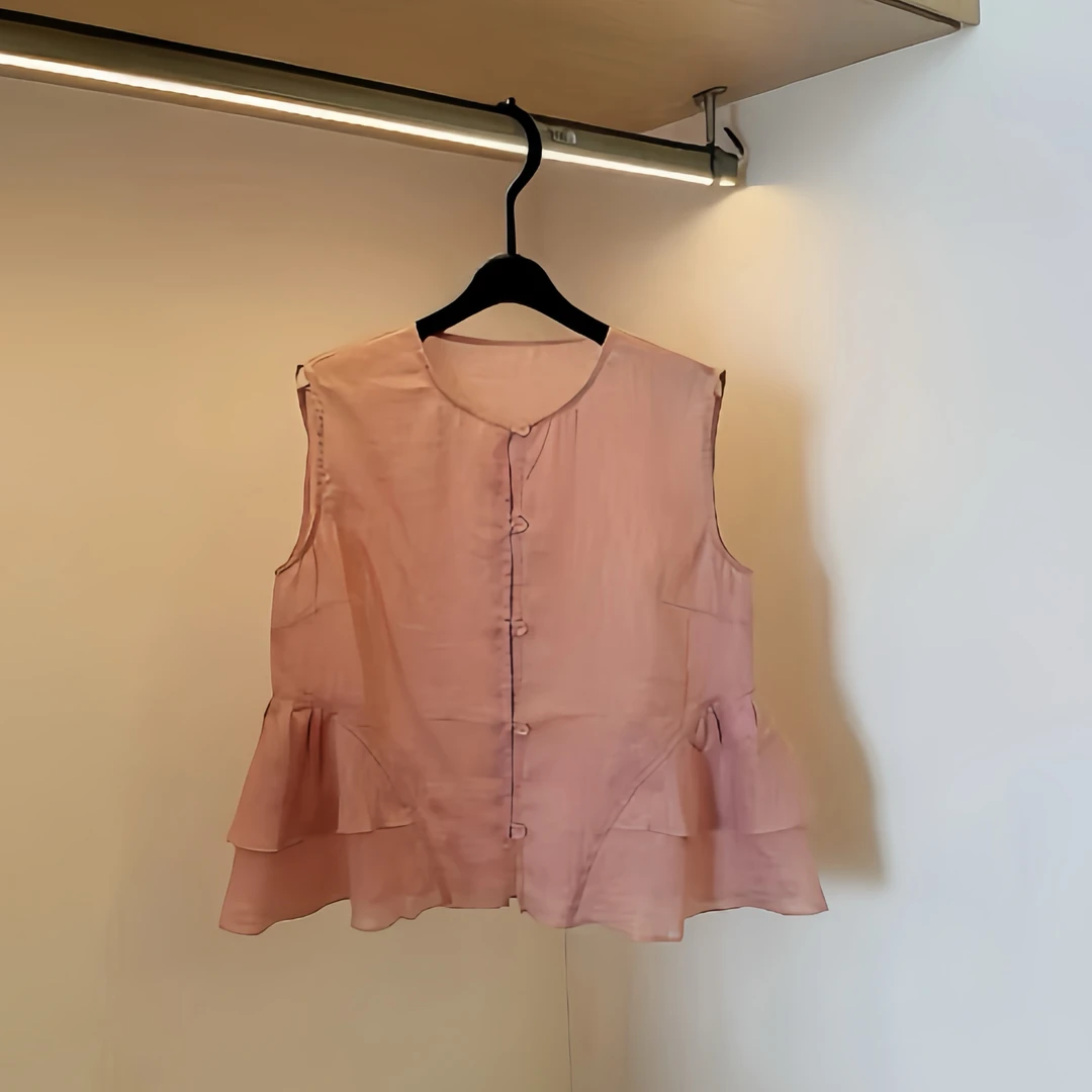 2025舒适圆领单品扣荷叶边无袖小衫时尚气质女设计感百搭上衣女潮