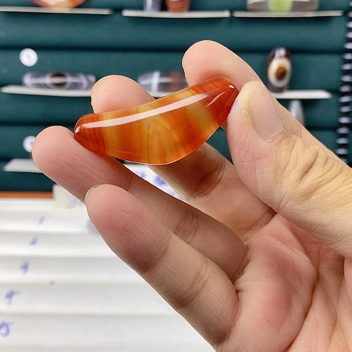 小***后玛瑙/玉髓未镶嵌颈饰