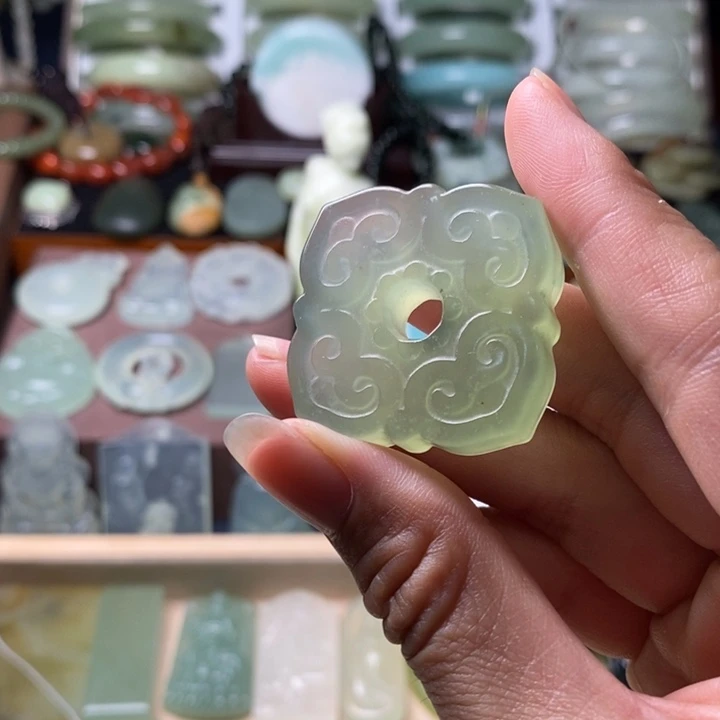 未镶嵌蛇纹石玉颈饰