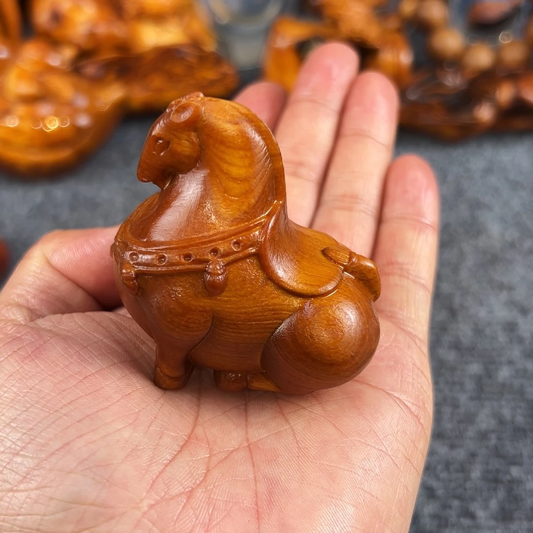 柏木太行崖柏溏心手把件唐马