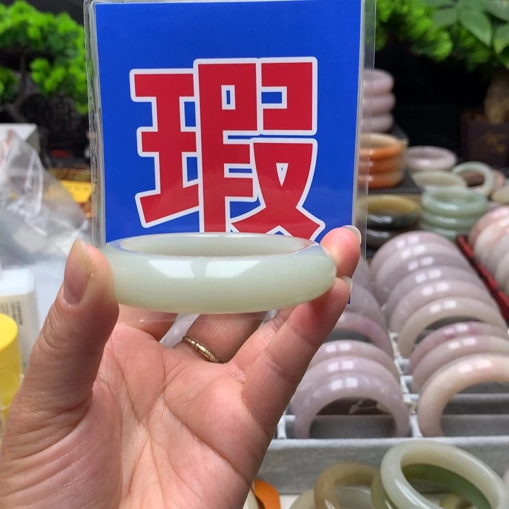 暖***松石英质玉（佘太翠）未镶嵌手镯