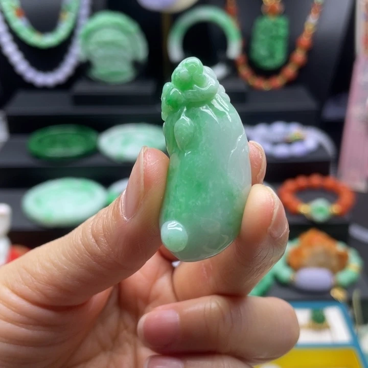 翡翠未镶嵌颈饰翡翠福瓜