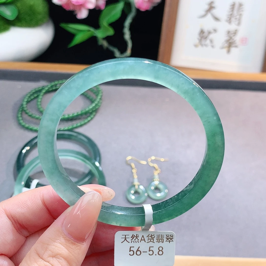 未镶嵌手镯（圆镯）翡翠