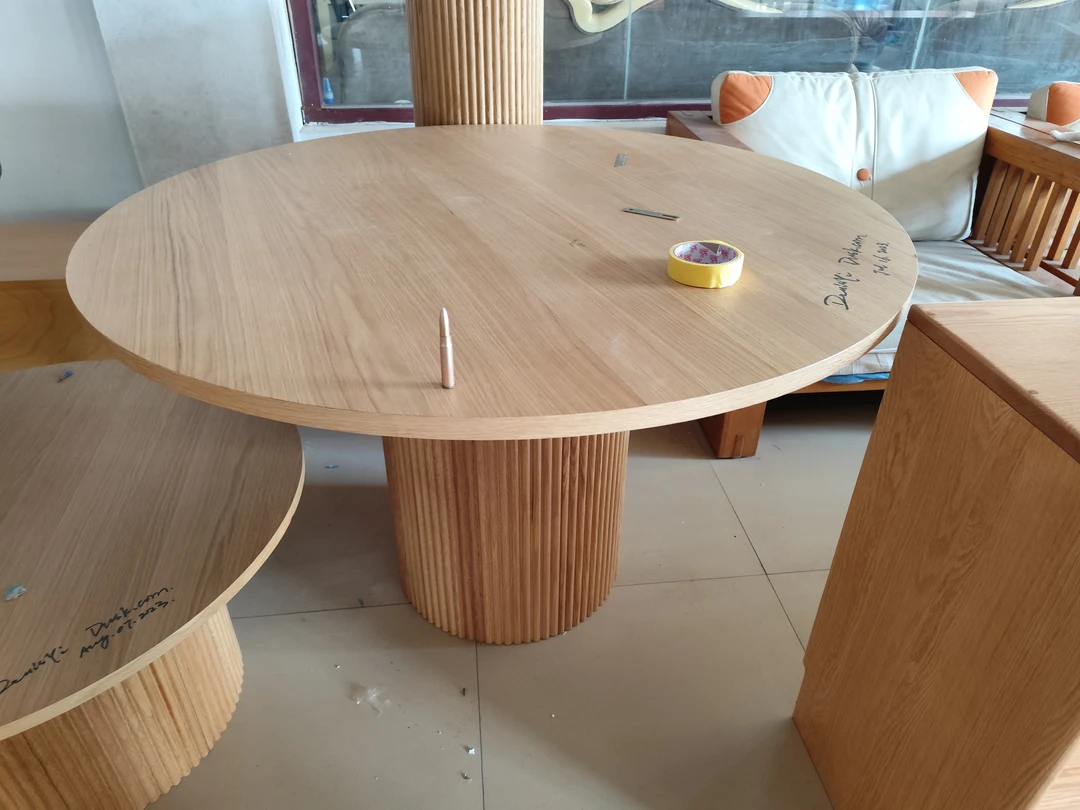 餐桌 实木贴皮 120*120*75 瑕疵无售后