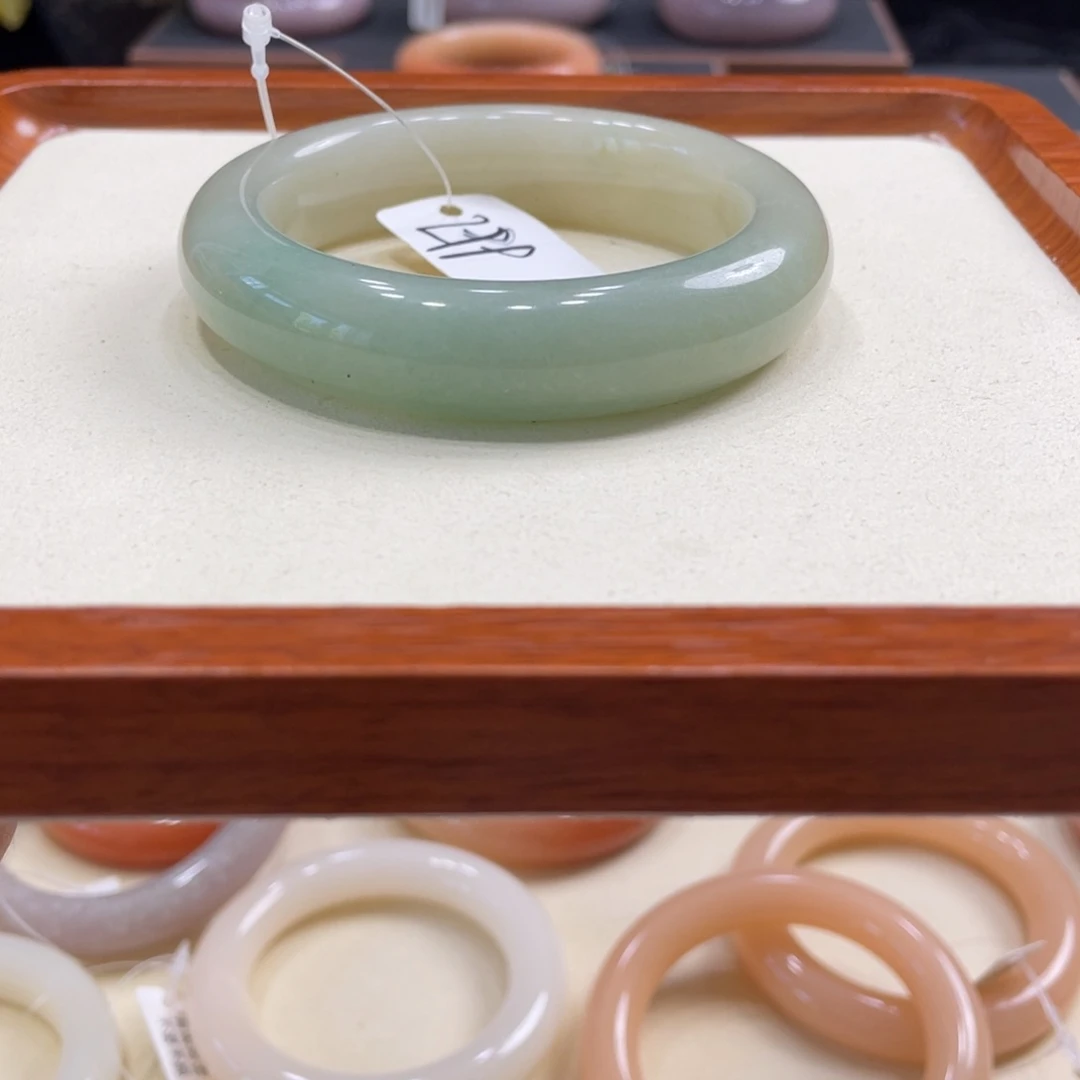 石英岩玉手镯未镶嵌