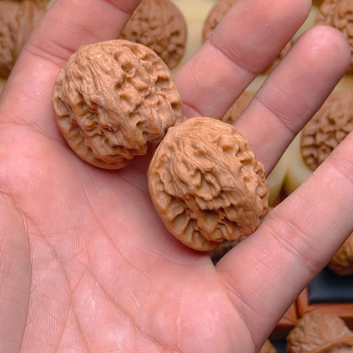 帅***9文玩核桃把件35左右野狼