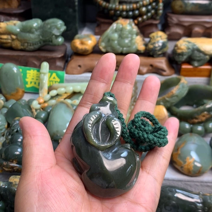 岫岩老玉（透闪石质玉）未镶嵌把件