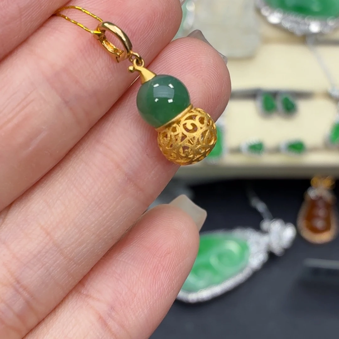 翡翠18K金镶嵌颈饰