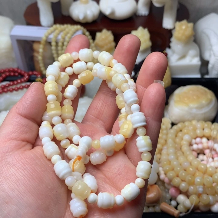 大果紫檀（缅甸花梨）8/9多黄大小珠共70多颗