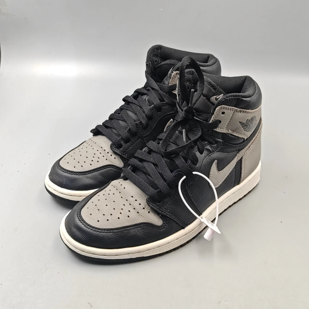 AirJordan1 42码/内长265 休闲鞋 二手正品 有刮擦