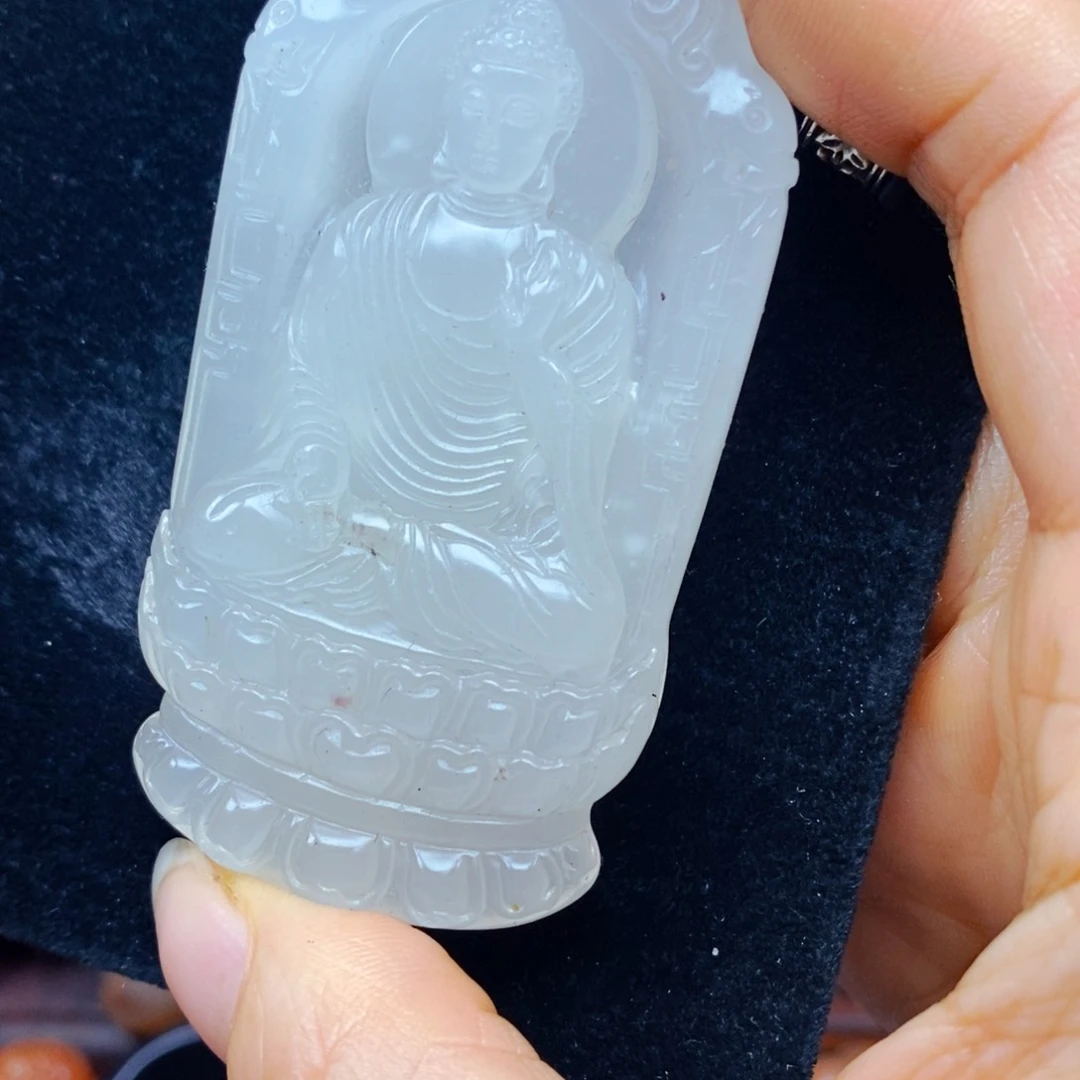 未镶嵌石英质玉（黄龙玉）颈饰