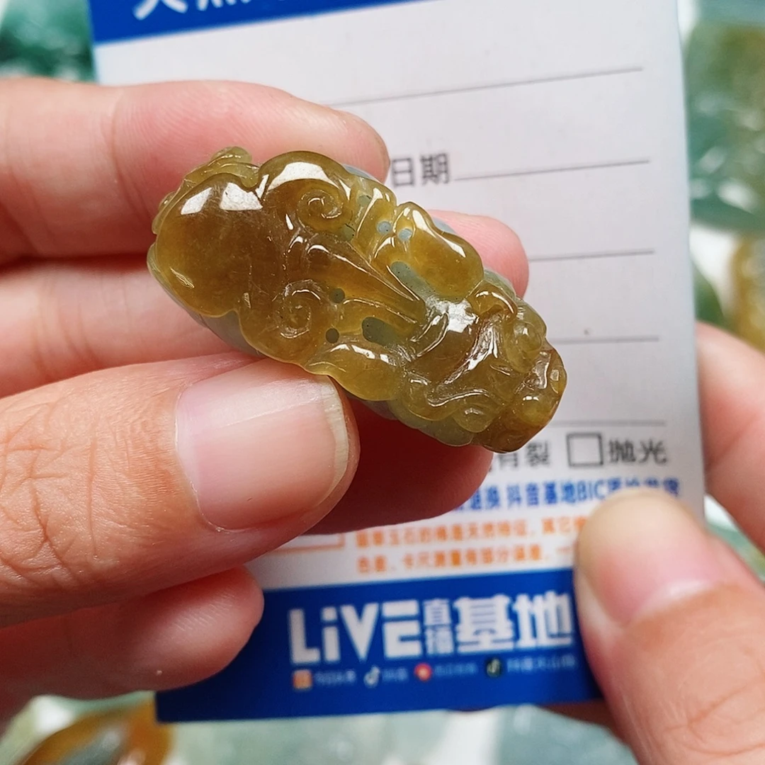 翡翠未镶嵌颈饰貔貅