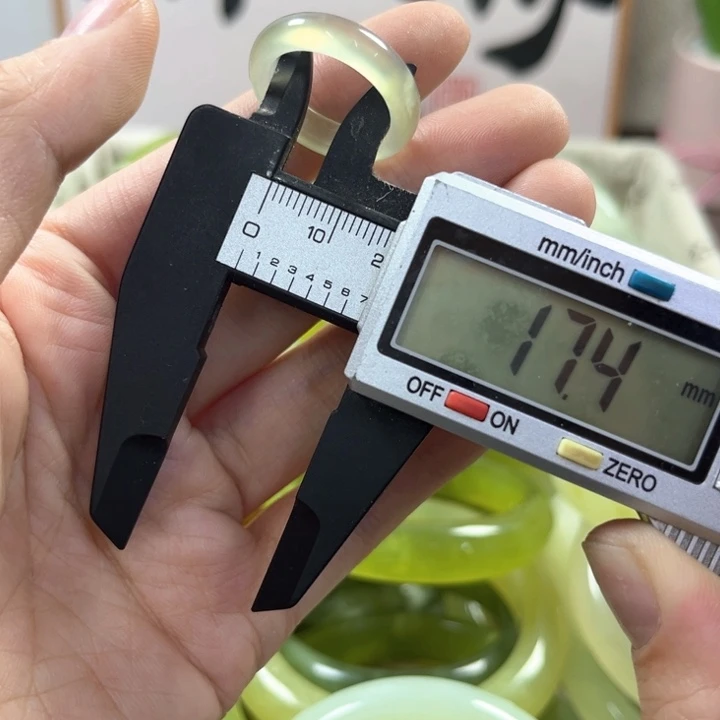 蛇纹石玉手镯未镶嵌521