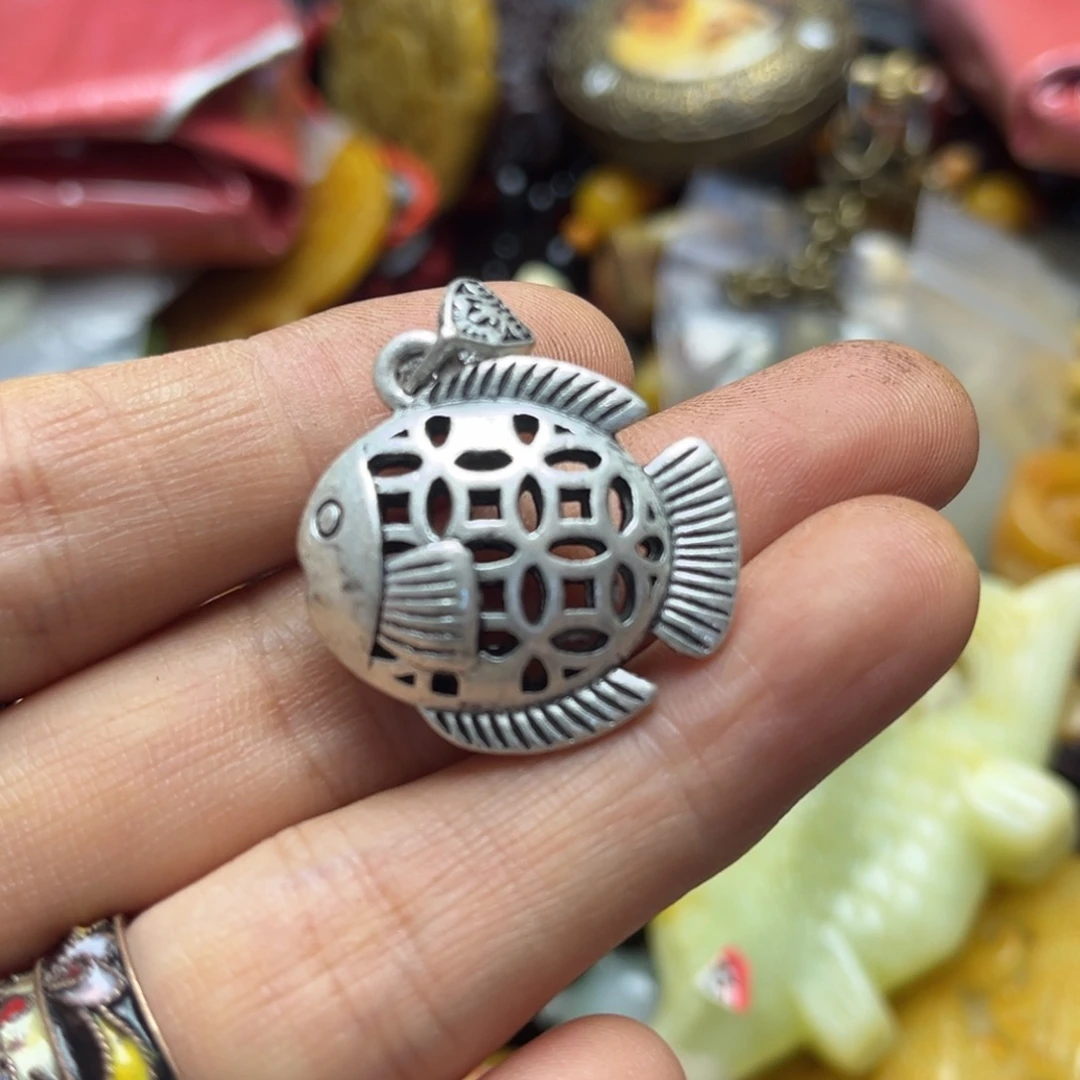 魔***手查罗石合金颈饰摆件一件一拍