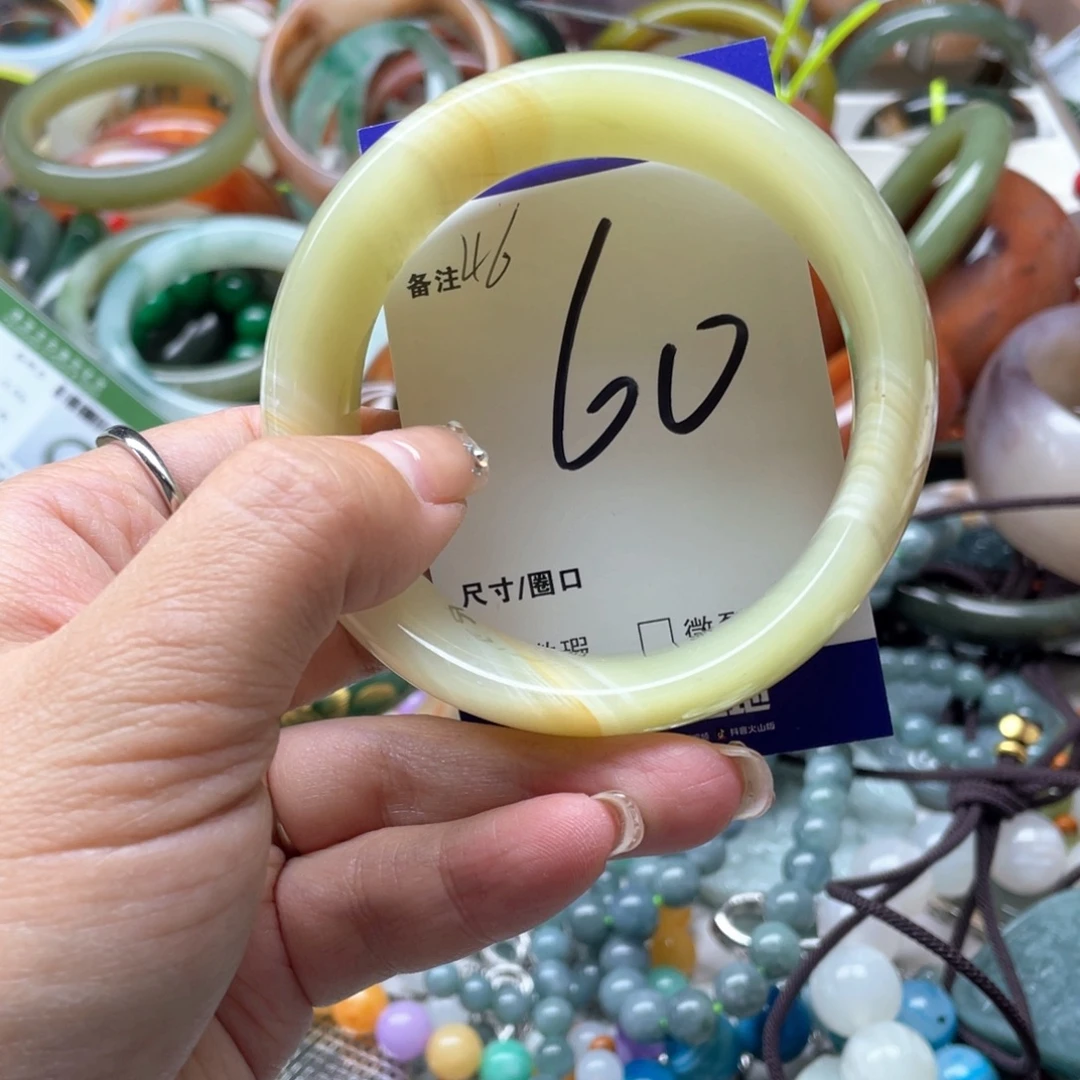 石英岩玉未镶嵌手镯
