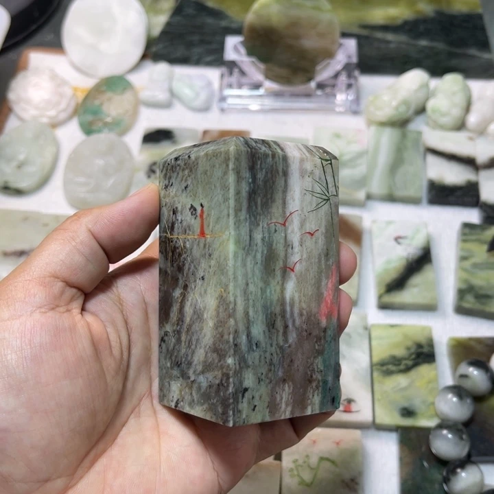 独山玉未镶嵌颈饰