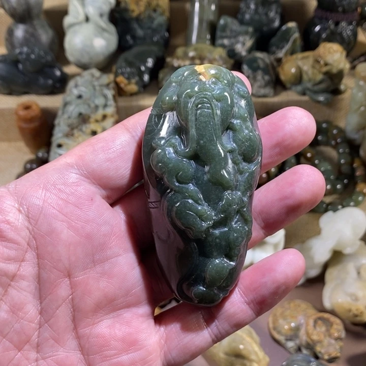 透闪石质玉未镶嵌挂件