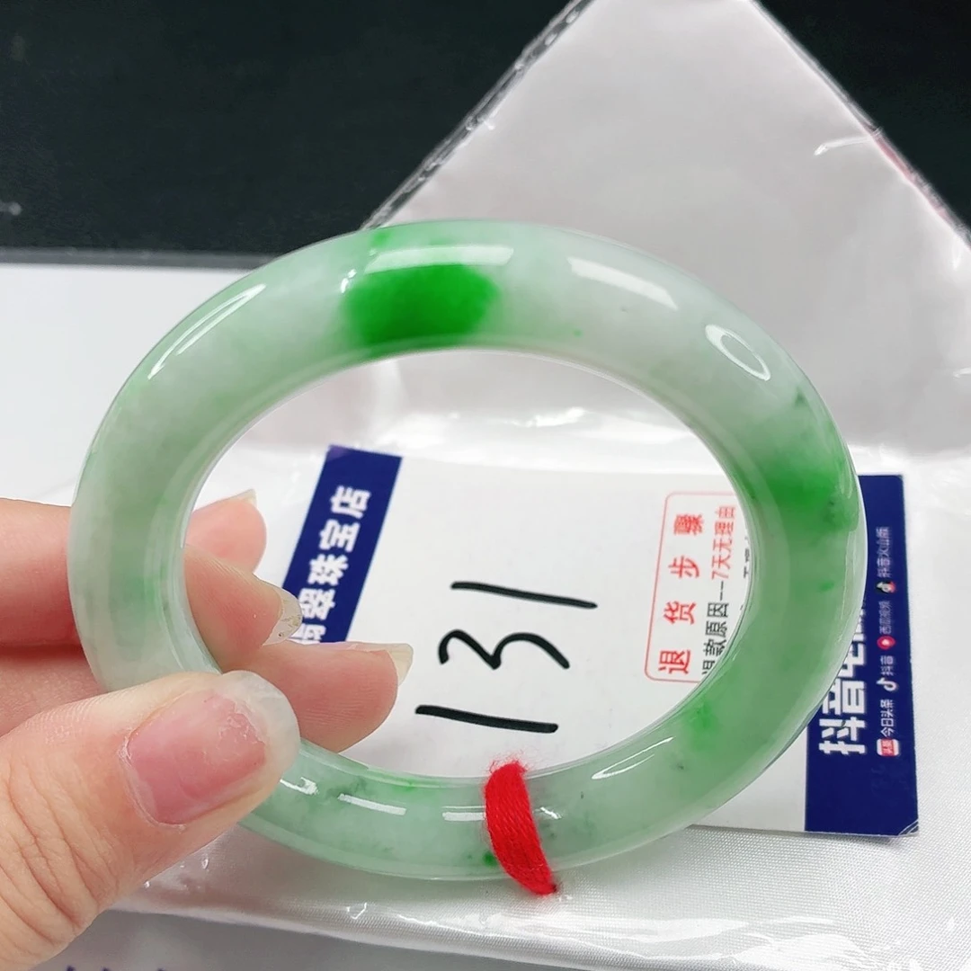 翡翠手镯未镶嵌翡翠