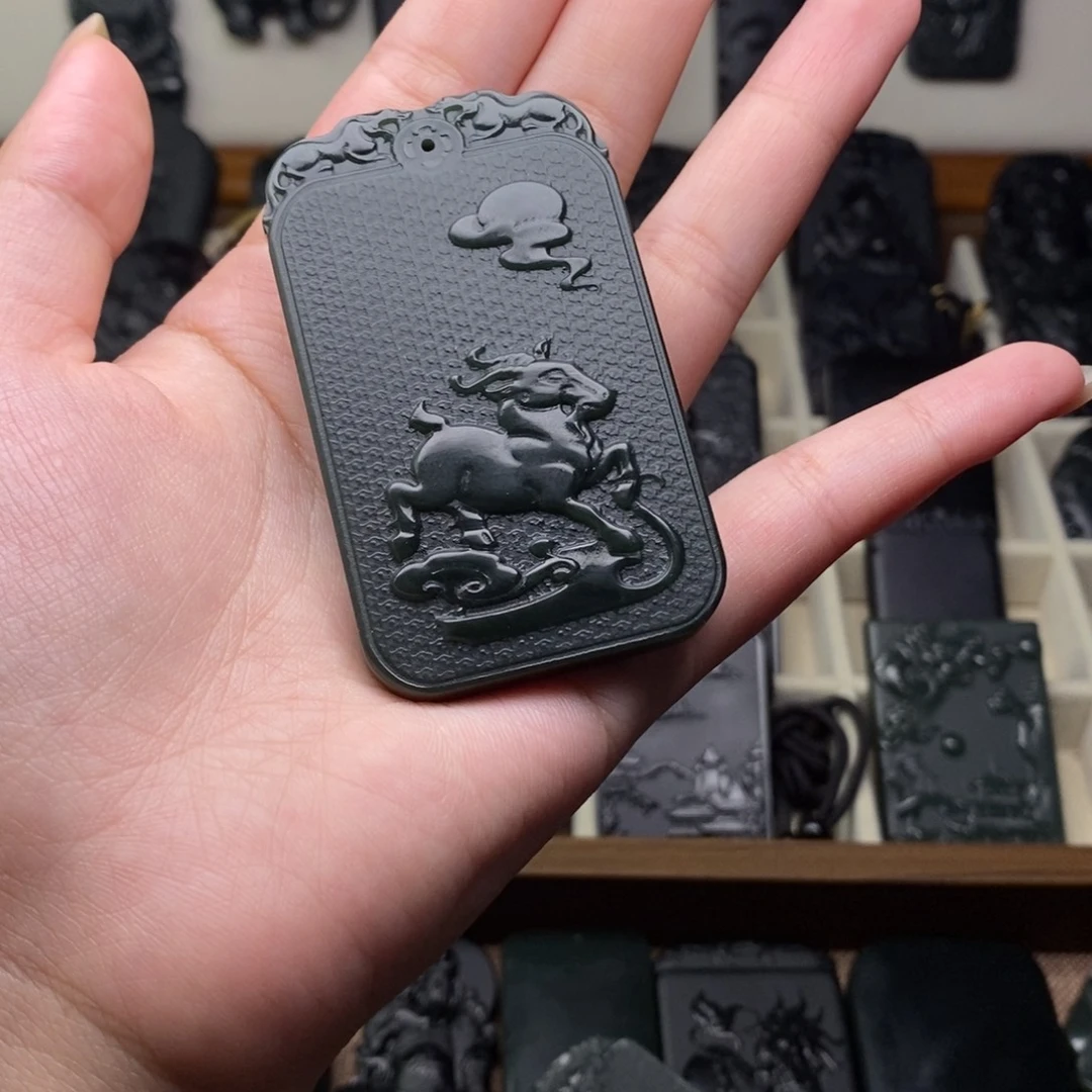 颈饰未镶嵌和田玉